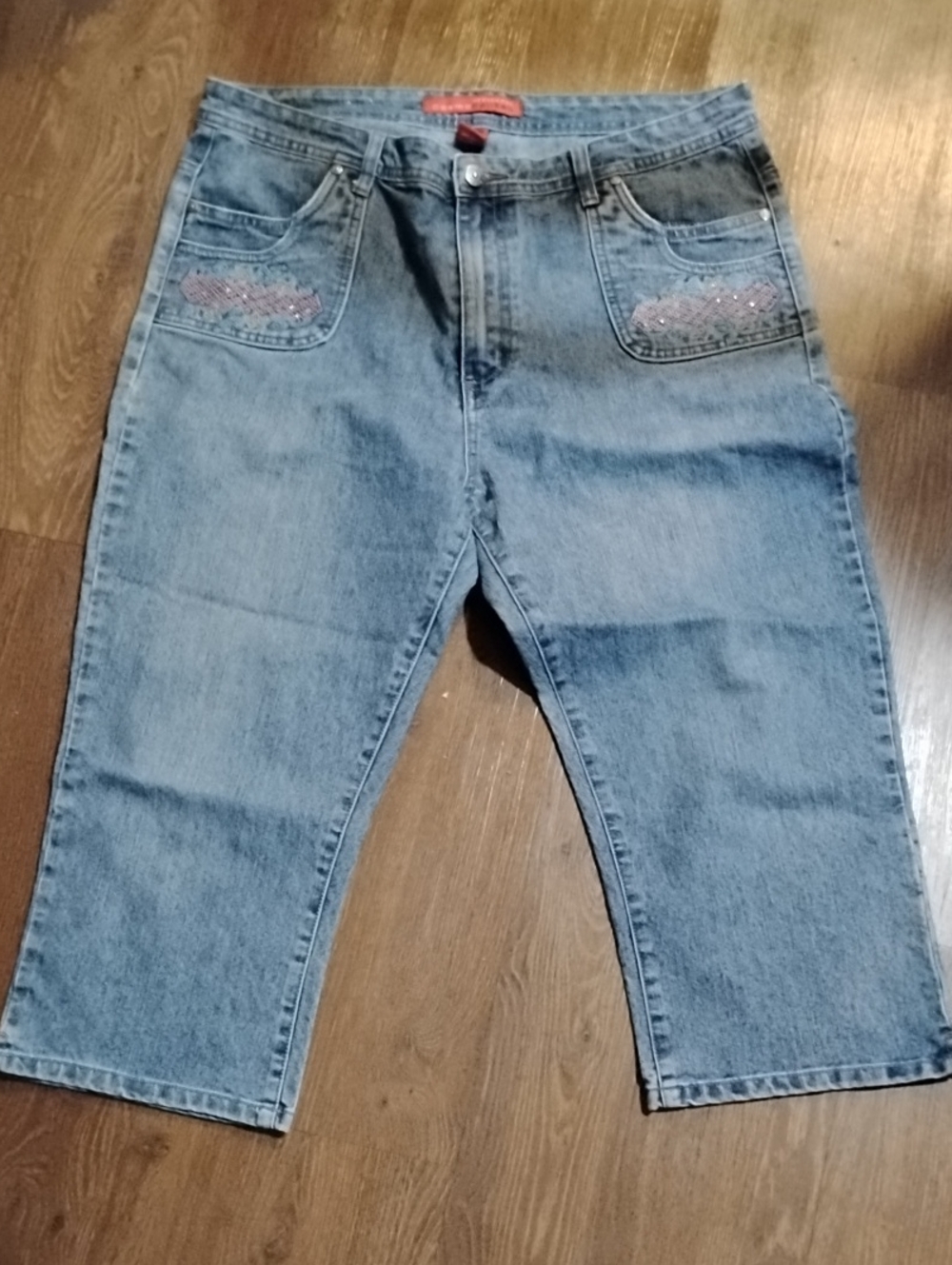 Cosmopolitan Cropped Jeans Size 16